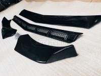 Универсальный Сплиттер передний составной из 4 частей черный глянец